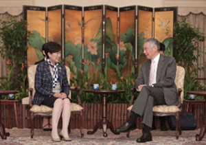 首相と知事の画像1