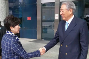 副首相と知事の画像1